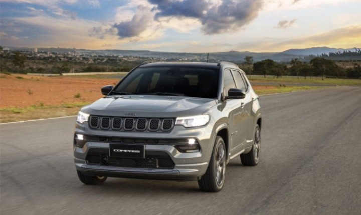 Jeep Compass segura liderança entre SUVs médios