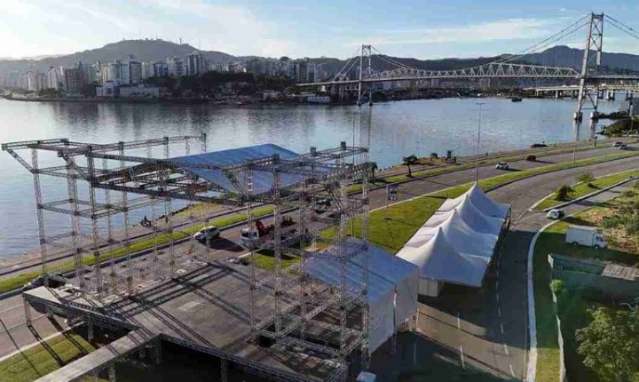 Ponte Hercílio Luz vira palco de show internacional