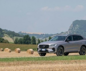 Volvo XC60 mantém liderança entre premium