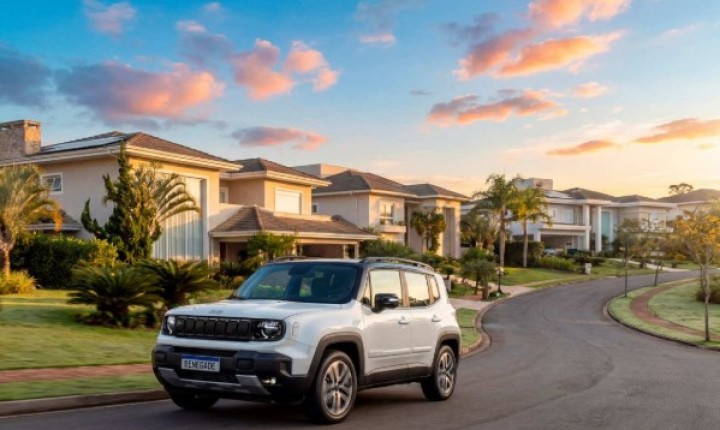 Renegade impulsiona mês histórico da Jeep