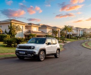 Renegade impulsiona mês histórico da Jeep