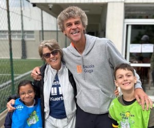 Em clima de Copa, jovens do IGK entram em campo