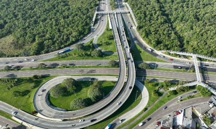 Novo elevado altera trânsito no CIC