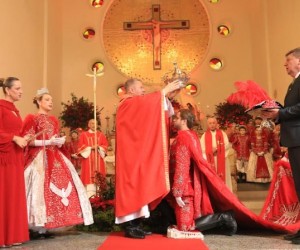 Festa do Divino reúne mais de 3 mil fiéis