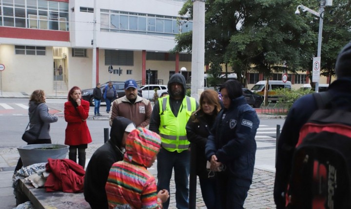 Frio extremo mobiliza ações em Florianópolis