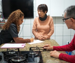 Cuidadores ganham capacitação gratuita em Floripa