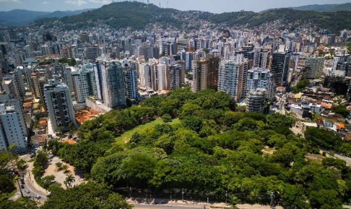 Revitalização moderniza cartão-postal de Floripa
