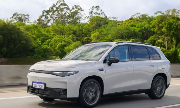 Leapmotor lança adaptador que transforma carro em fonte de energia