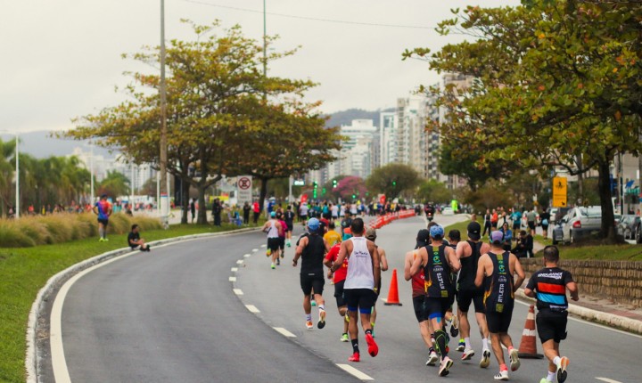 Atualização! Maratona e chuvas travam trânsito em Floripa e principais vias