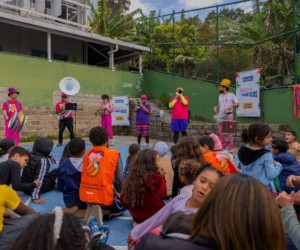 Ponte Que Pariu leva Carnaval às escolas
