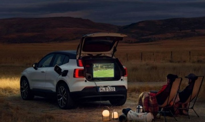 Volvo EX30 vira fonte de energia móvel