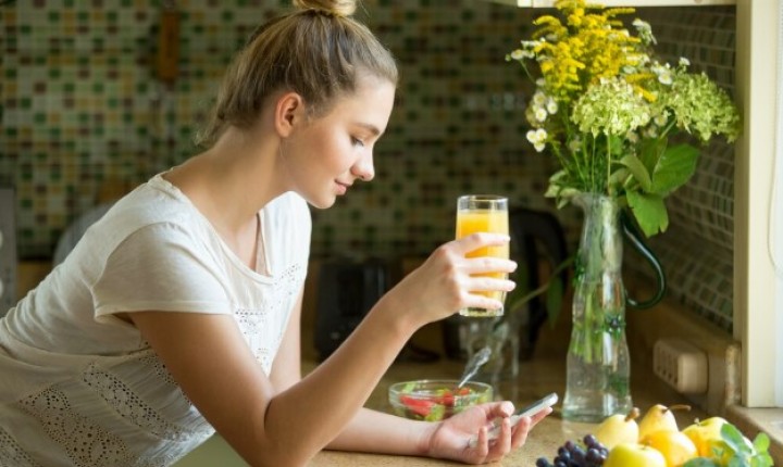 Beber líquidos durante as refeições faz mal?