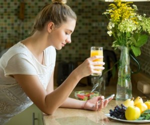 Beber líquidos durante as refeições faz mal?
