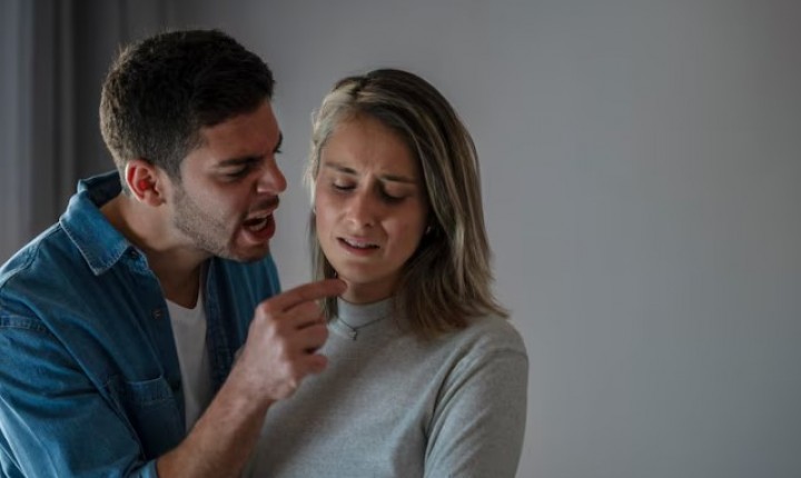 Por que é tão difícil sair de relações abusivas?