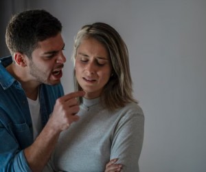 Por que é tão difícil sair de relações abusivas?