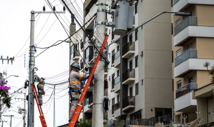 Mutirões retiram 7 toneladas de fios obsoletos