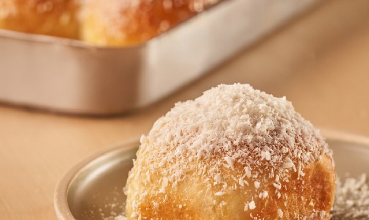 Pãozinho de coco fofinho combina com café