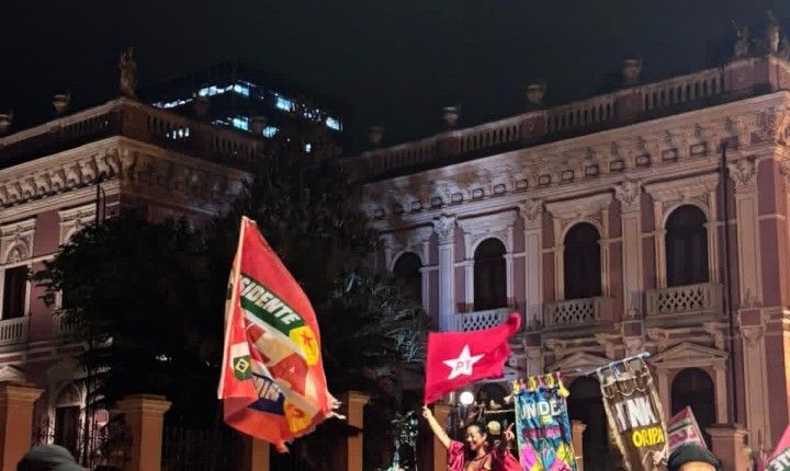 Ato pró-Lula percorre ruas do Centro de Florianópolis