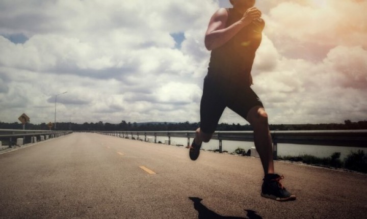 O que acontece com o corpo durante exercícios intensos?