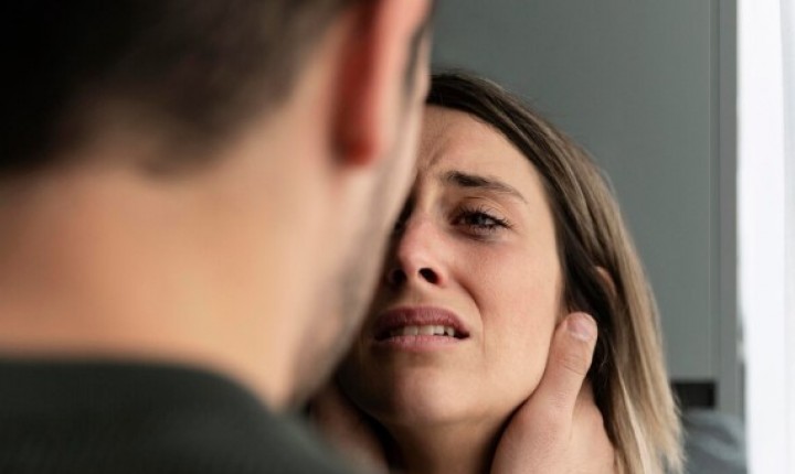 Medo, culpa e controle: os sinais de uma relação abusiva