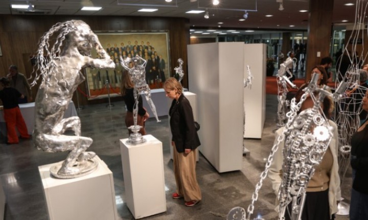Exposição gratuita conecta arte, emoções e tecnologia