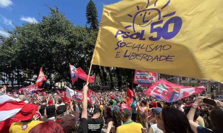 Evento de apoio a Lula reúne cerca de 20 mil pessoas no centro